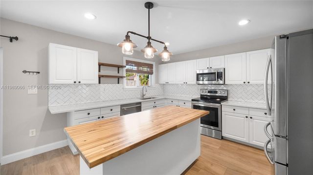 8933 SW 212th Ln, Cutler Bay, FL 33189