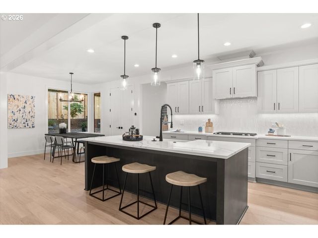 10044 Sw 72ND Ave, Portland, OR 97223