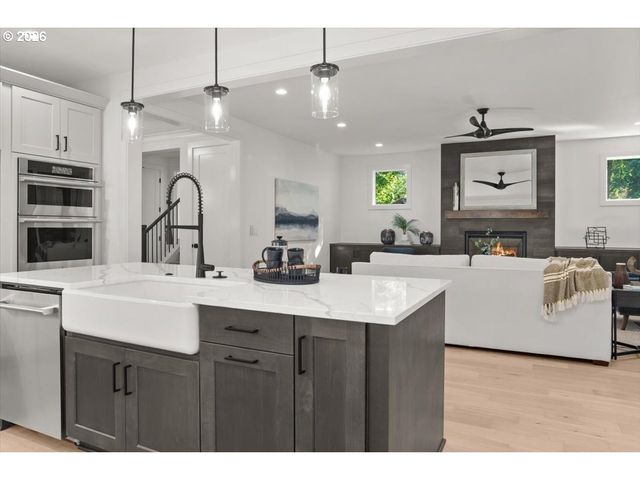 10044 Sw 72ND Ave, Portland, OR 97223