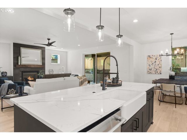 10044 Sw 72ND Ave, Portland, OR 97223