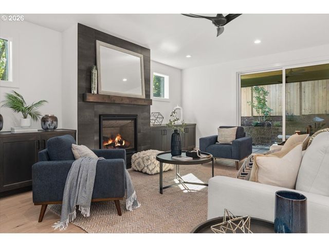 10044 Sw 72ND Ave, Portland, OR 97223