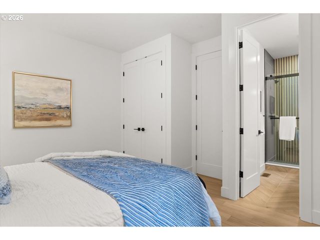 10044 Sw 72ND Ave, Portland, OR 97223