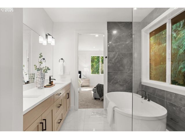 10044 Sw 72ND Ave, Portland, OR 97223