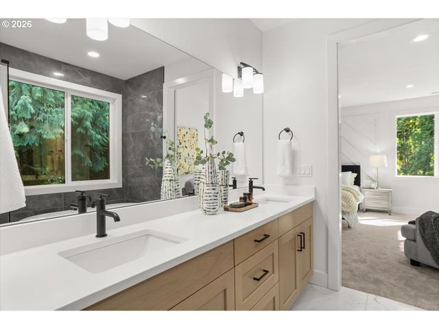 10044 Sw 72ND Ave, Portland, OR 97223