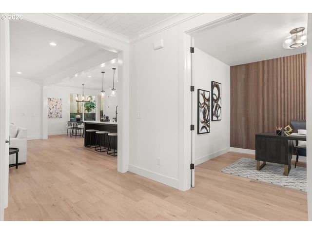 10044 Sw 72ND Ave, Portland, OR 97223