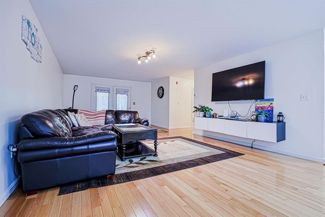68 Waterford Drive, Sandown, NH 03873