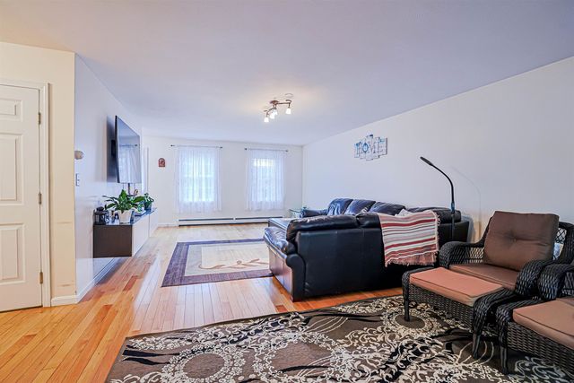 68 Waterford Drive, Sandown, NH 03873