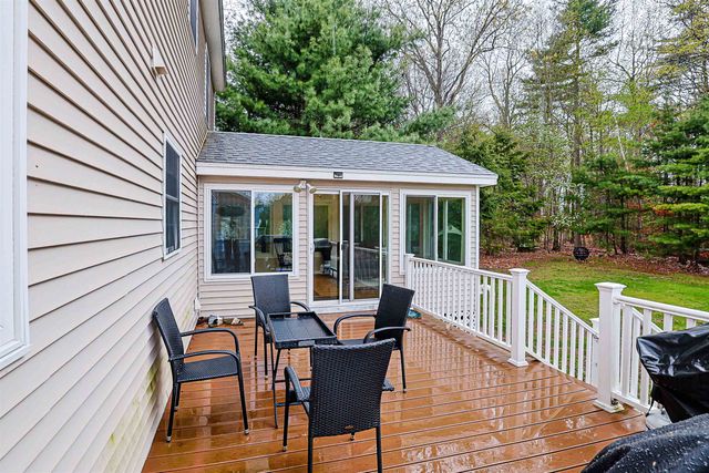68 Waterford Drive, Sandown, NH 03873