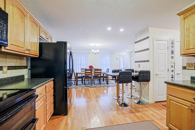 68 Waterford Drive, Sandown, NH 03873