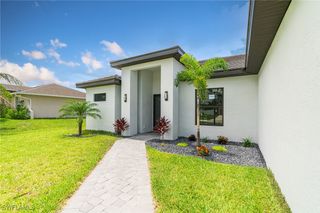 212 SW 19th TER, Cape Coral, FL 33991