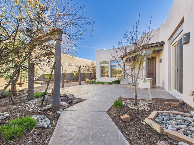 11 Cimarron Pass, Santa Fe, NM 87508