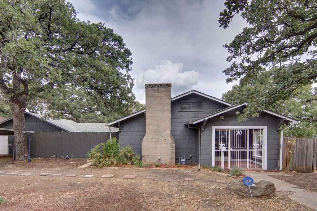 2625 Canton Drive, Fort Worth, TX 76112 — exterior