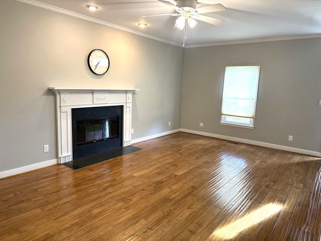 1816 Elizabeth Ct, Spring Hill, TN 37174