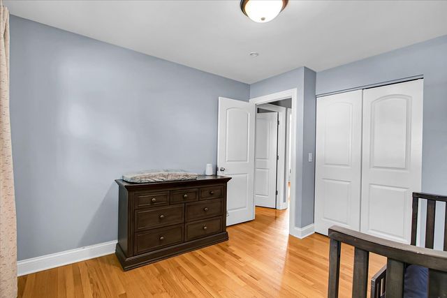 1402 S Robert Drive, Mount Prospect, IL 60056