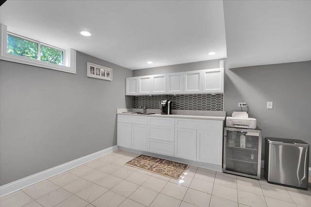 1402 S Robert Drive, Mount Prospect, IL 60056
