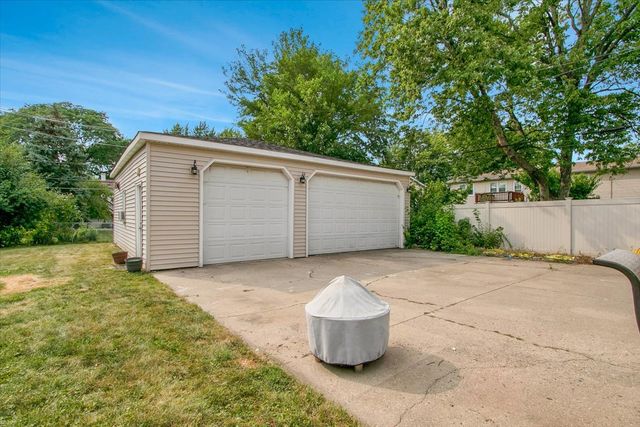 1402 S Robert Drive, Mount Prospect, IL 60056