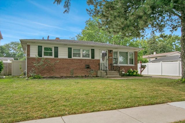 1402 S Robert Drive, Mount Prospect, IL 60056