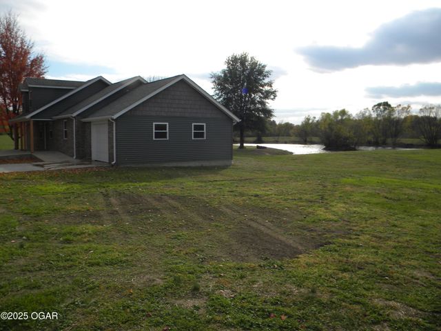 8762 Oak Road, Carthage, MO 64836