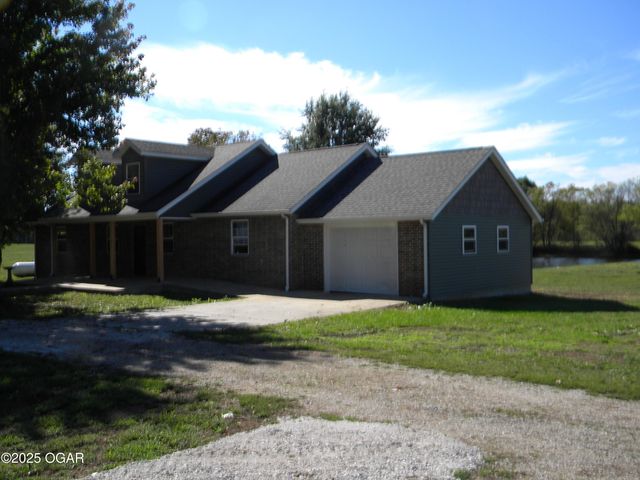 8762 Oak Road, Carthage, MO 64836
