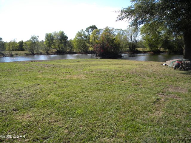 8762 Oak Road, Carthage, MO 64836