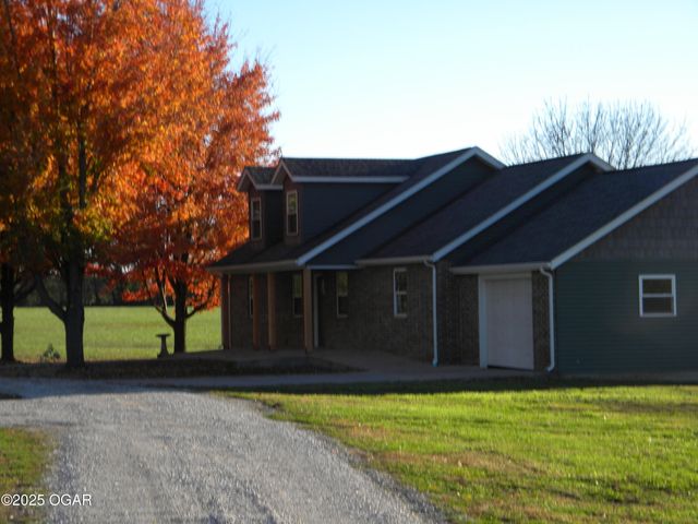 8762 Oak Road, Carthage, MO 64836