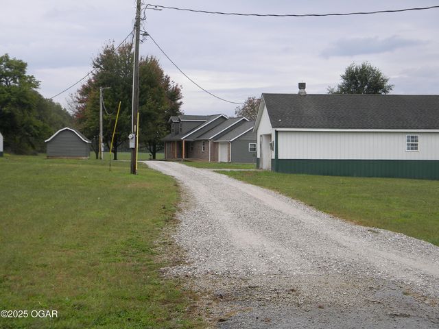 8762 Oak Road, Carthage, MO 64836