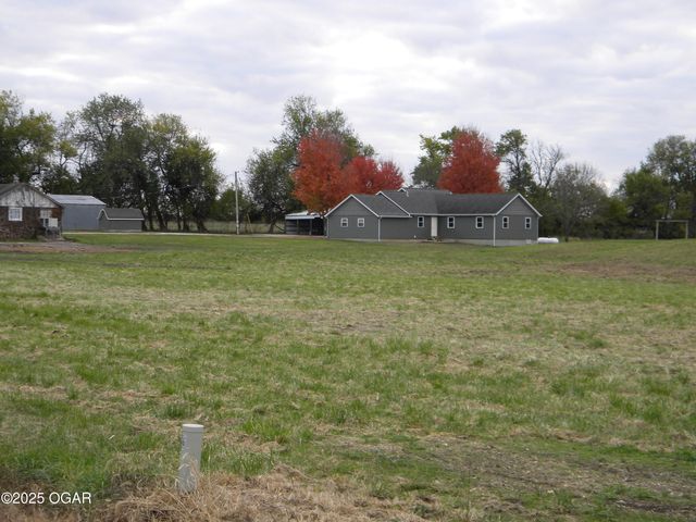 8762 Oak Road, Carthage, MO 64836