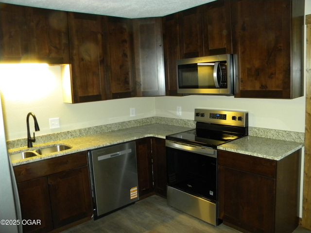 8762 Oak Road, Carthage, MO 64836