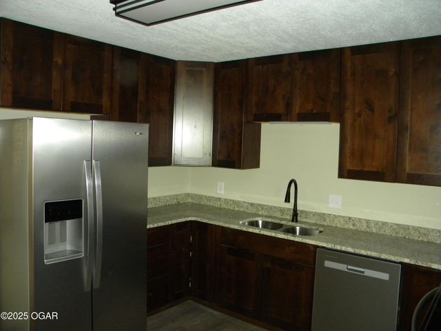 8762 Oak Road, Carthage, MO 64836