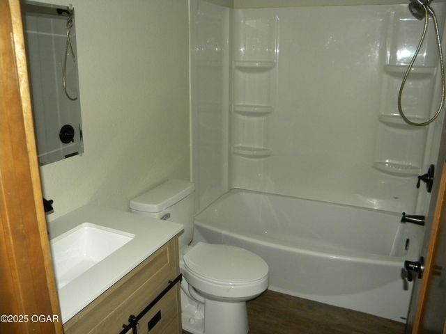 8762 Oak Road, Carthage, MO 64836