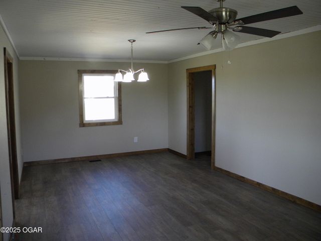 8762 Oak Road, Carthage, MO 64836