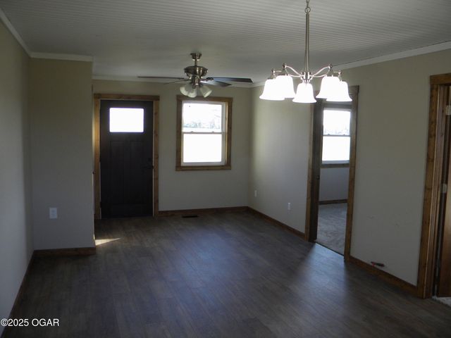 8762 Oak Road, Carthage, MO 64836