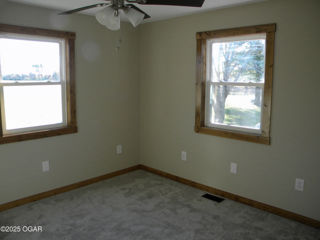 8762 Oak Road, Carthage, MO 64836