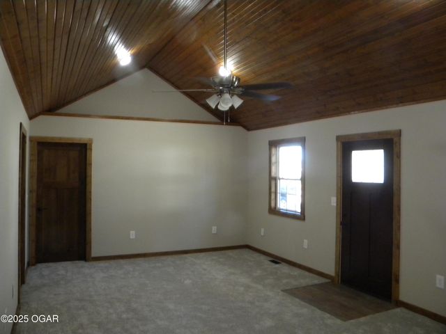 8762 Oak Road, Carthage, MO 64836