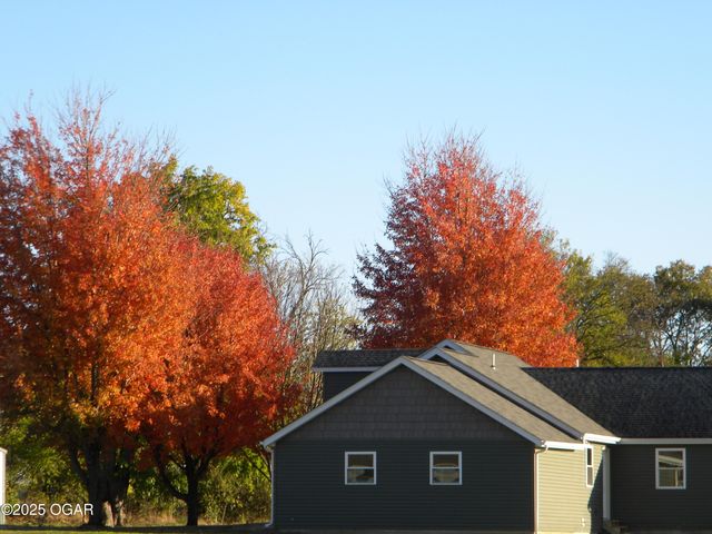 8762 Oak Road, Carthage, MO 64836