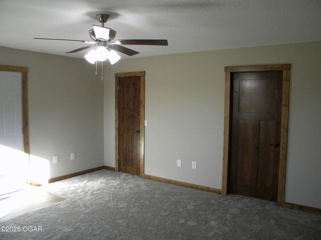 8762 Oak Road, Carthage, MO 64836