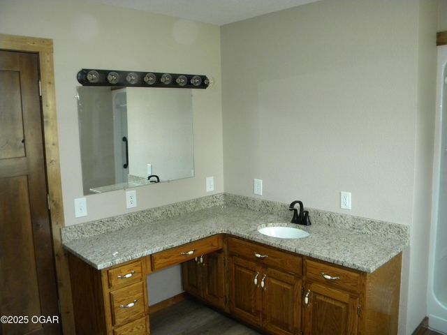 8762 Oak Road, Carthage, MO 64836