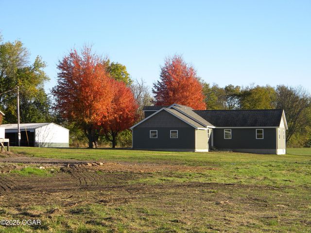 8762 Oak Road, Carthage, MO 64836