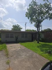 1302 Appomattox Drive, Texas City, TX 77591