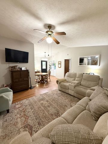 62 Melvin Harris Road, Manchester, GA 31816