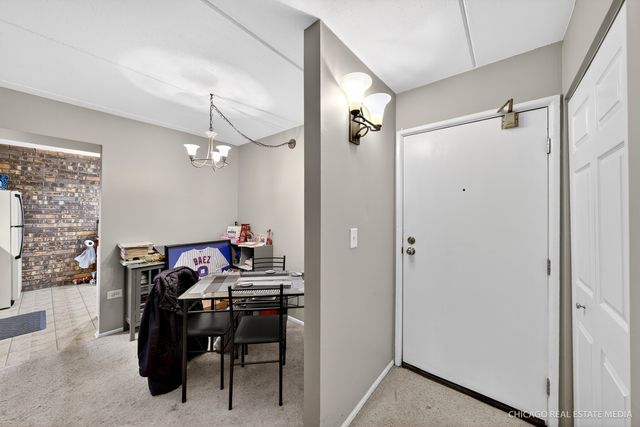 841 N York Road 218, Elmhurst, IL 60126