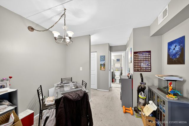 841 N York Road 218, Elmhurst, IL 60126