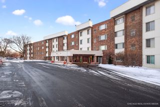841 N York Road 218, Elmhurst, IL 60126