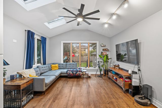 6226 N Niagara Avenue, Chicago, IL 60631