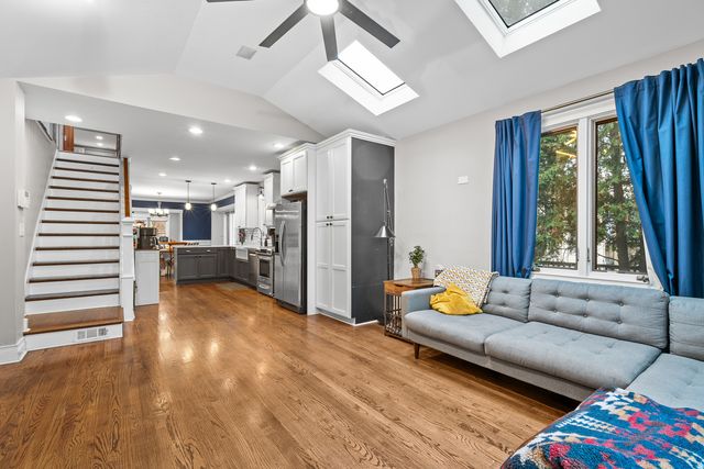 6226 N Niagara Avenue, Chicago, IL 60631