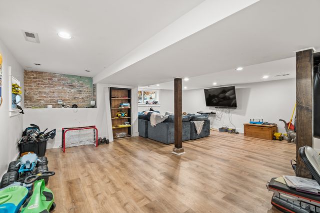 6226 N Niagara Avenue, Chicago, IL 60631