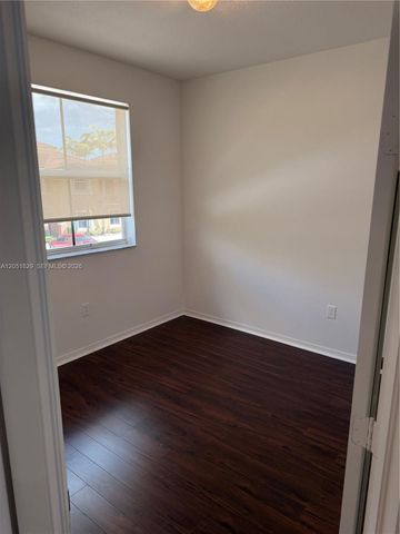 906 SW 143rd ave 2005, Pembroke Pines, FL 33027