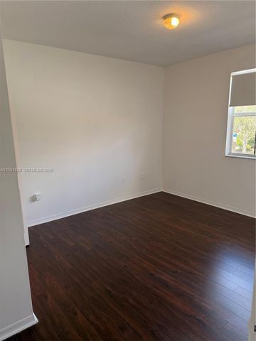 906 SW 143rd ave 2005, Pembroke Pines, FL 33027