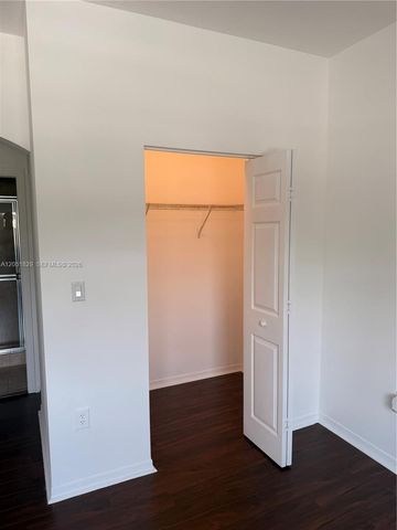 906 SW 143rd ave 2005, Pembroke Pines, FL 33027