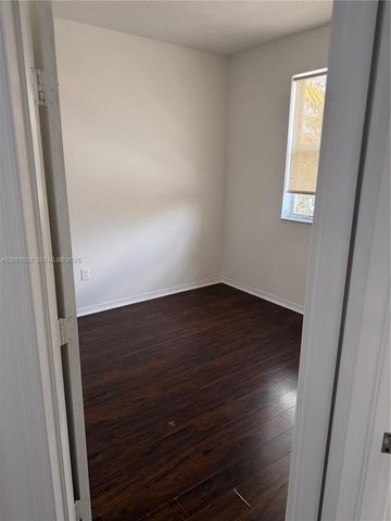 906 SW 143rd ave 2005, Pembroke Pines, FL 33027